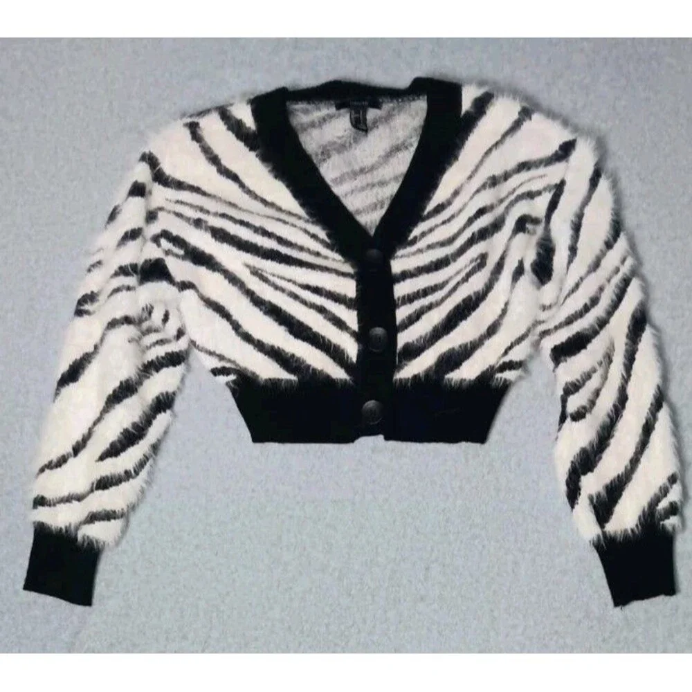 Forever 21 Cropped Button Up Cardigan Size Small Zebra Animal Pring Soft Eyelash - Picture 1 of 9